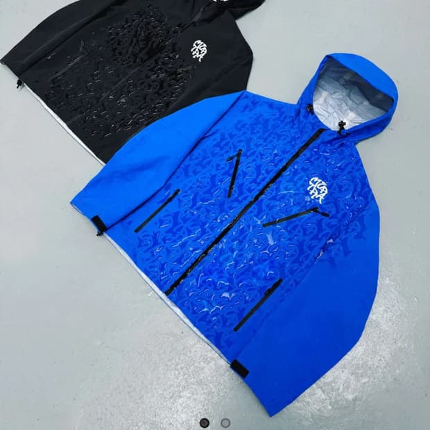 Mertra heat reactive windbreaker