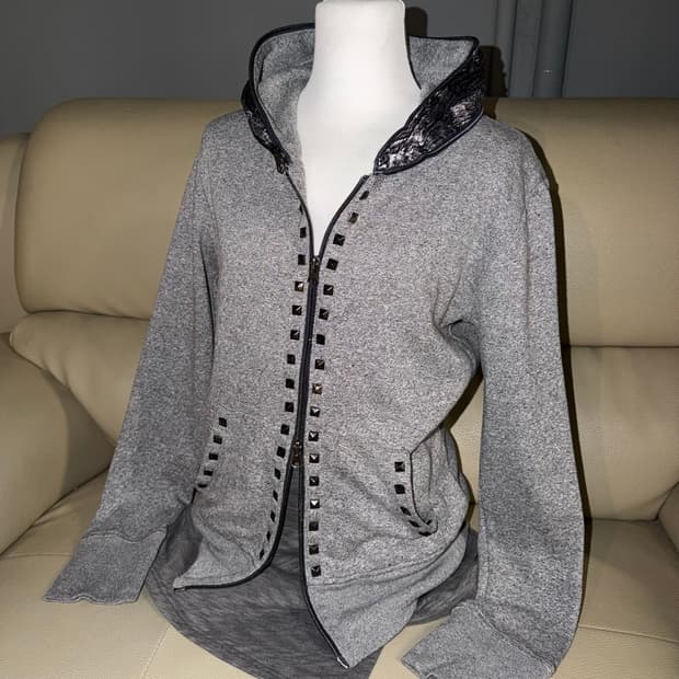 stud detail zipper hood zip-up