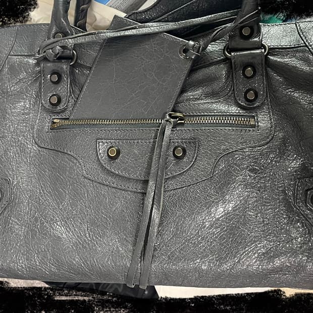 발렌시아가 시티 모터백  파트타임 다크그레이 판매합니다