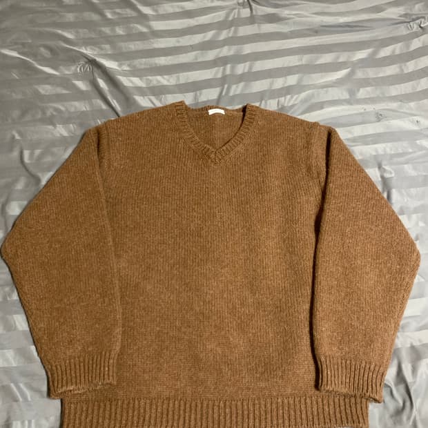 우드비 울 브이넥 니트