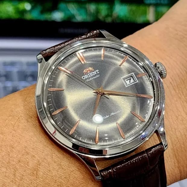 오리엔트 밤비노 4 스웨이드 가죽 시계