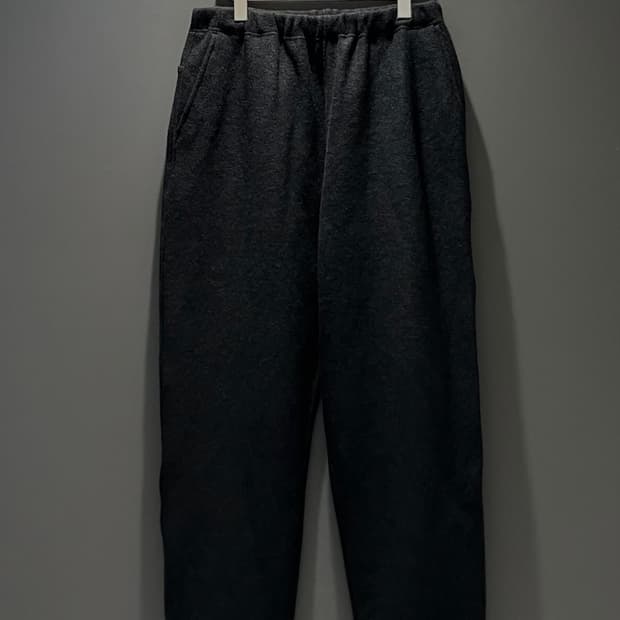 코모리 울 펠트 팬츠 - 차콜
