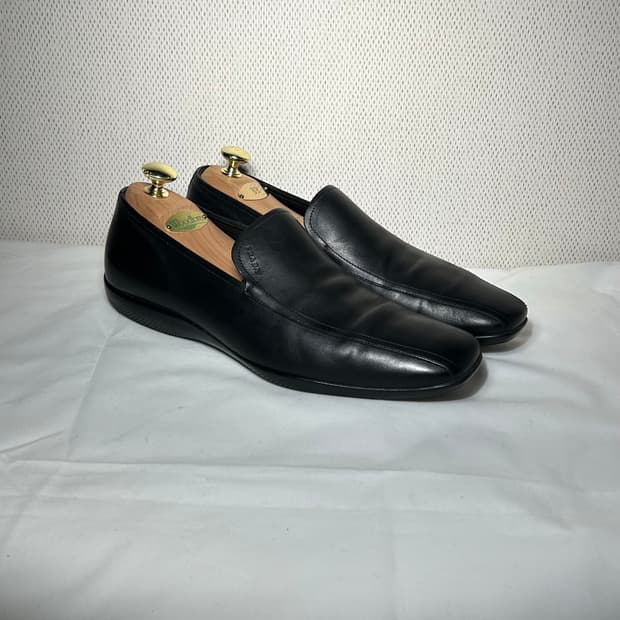 프라다 슬립온 로퍼