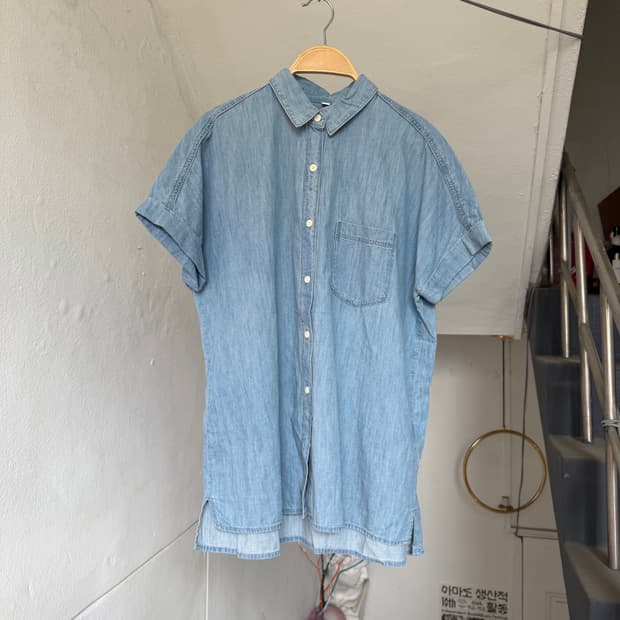 워싱 데님 롤업 반팔 셔츠