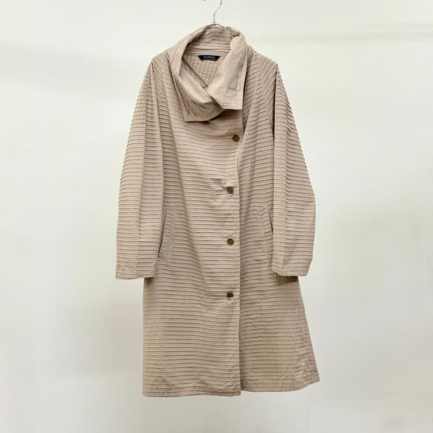 Yacco Maricard 베이지 퀼팅 텍스처 롱코트
