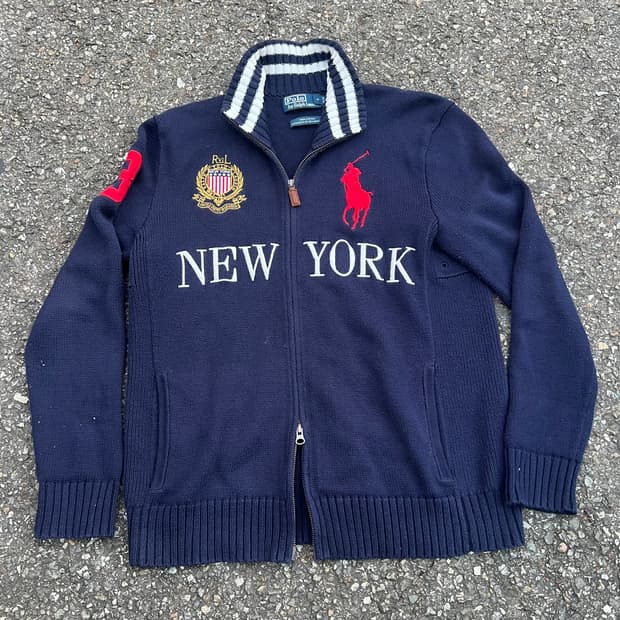 네이비 색상의 폴로 랄프로렌 니트