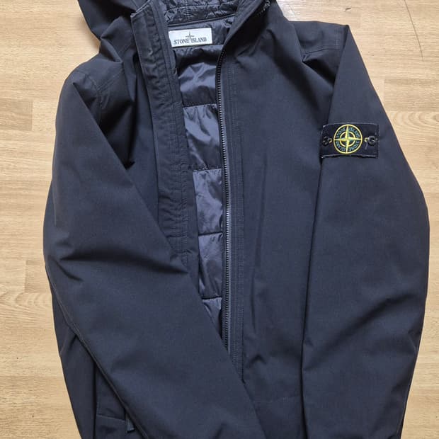 스톤아일랜드 프리마로프트 자켓
