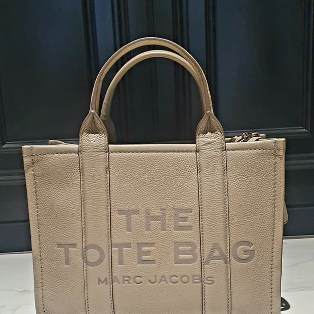 마크제이콥스 더토트백 미디움