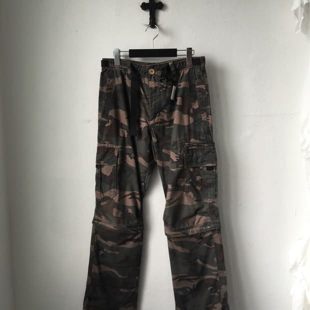 Camo pattern cago pants