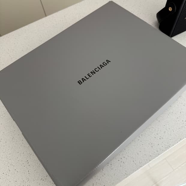 발렌시아가 디펜더 41 새상품