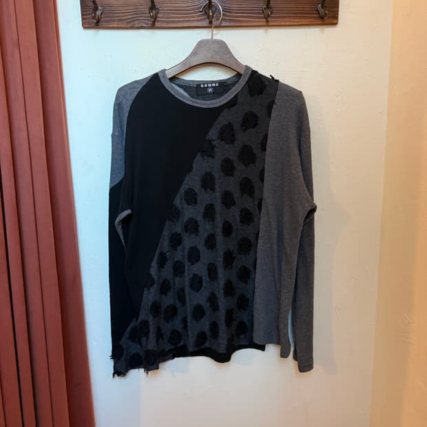 고무 비대칭 컷오프 티셔츠