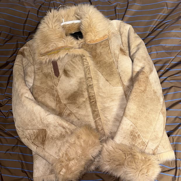 갸루깔 퍼 무스탕