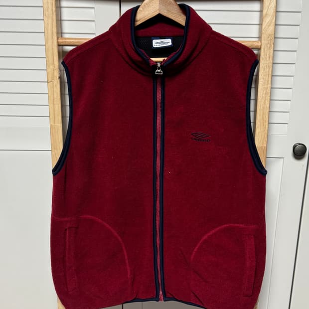 엄브로 버건디 후리스 조끼 베스트 자켓