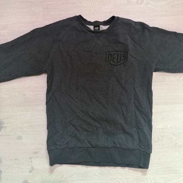 데우스 맨투맨 판매합니다!