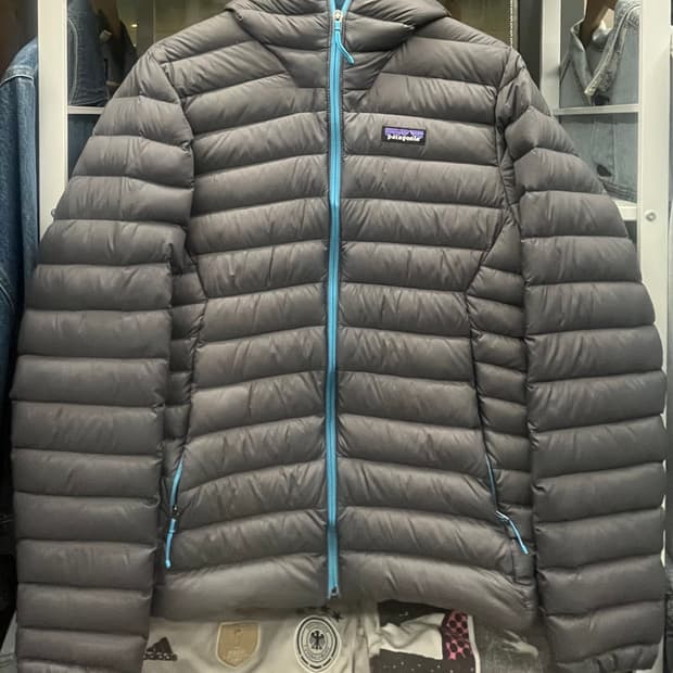 파타고니아 경량패딩 회색