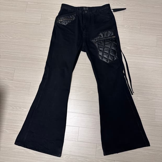 에모스탠스클럽 레더 패치 플레어진 1사이즈