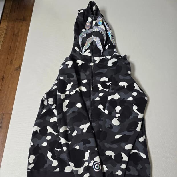 베이프 시티카모 샤크후드집업