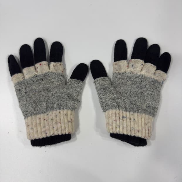 knit gloves