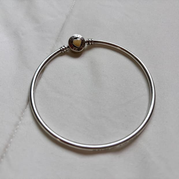 판도라 마더오브펄 하트 클라습 브레이슬릿 뱅글 팔찌