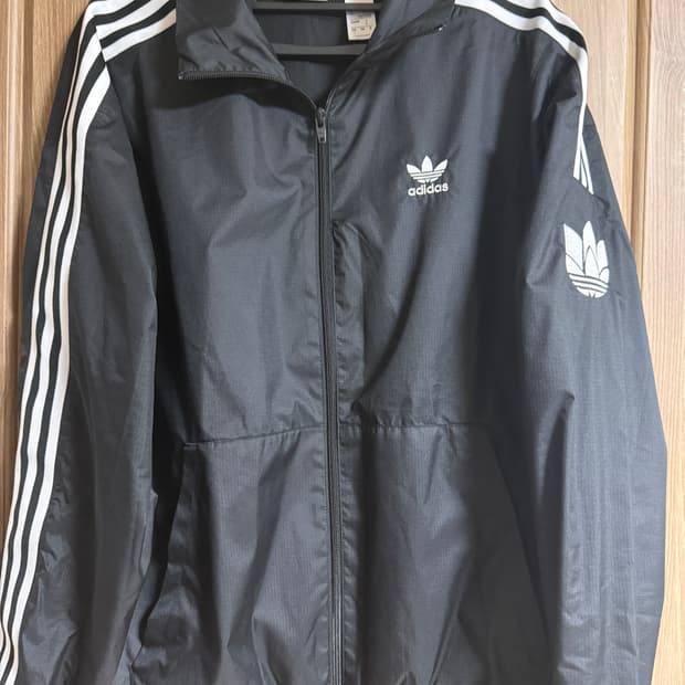 아디다스바람막이