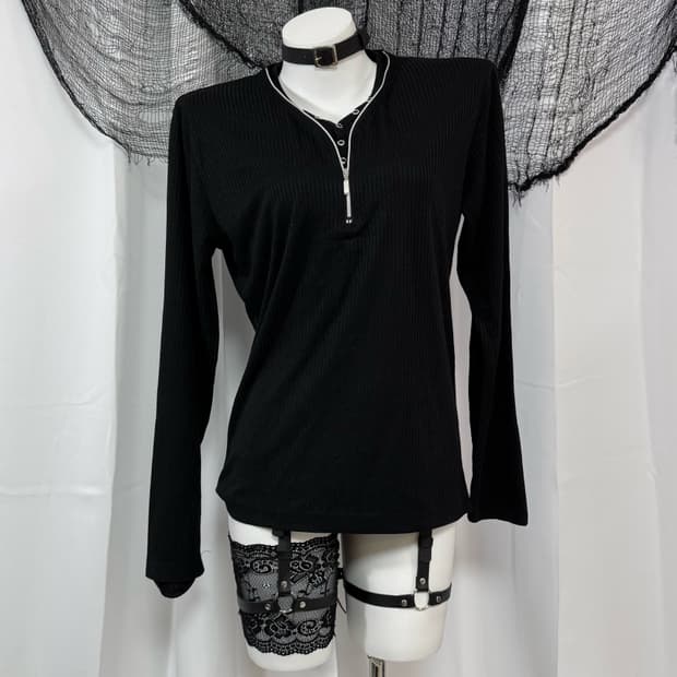 black detail t-shirt