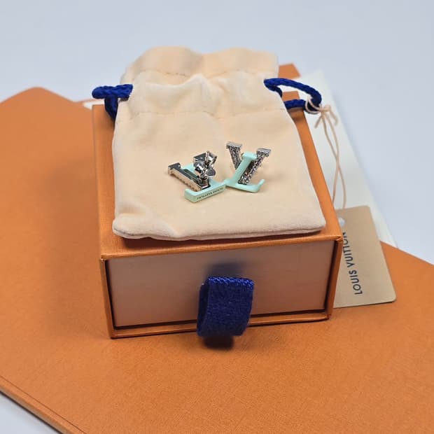 루이비통 LV 아이코닉 스위티 귀걸이