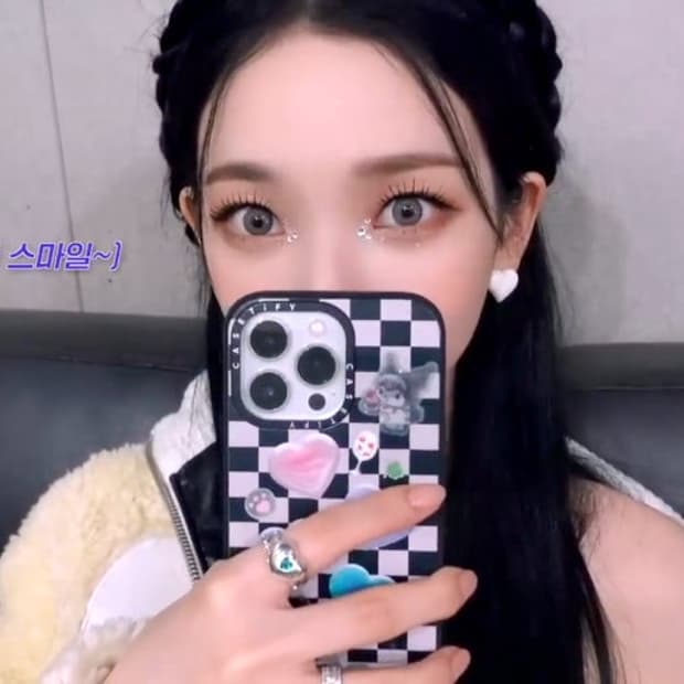 케이스티파이 아이폰13프로 체커보드 하트 케이스 카리나 착용