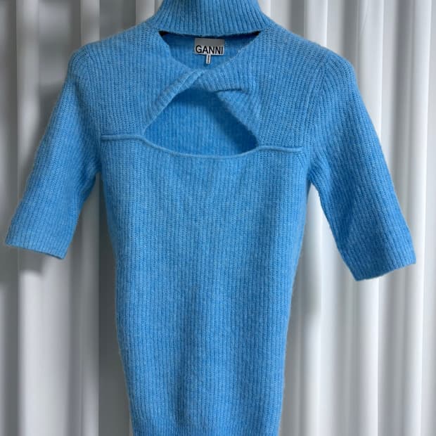 가니 컷아웃 니트