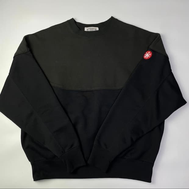 카브엠트 라운드 컷 맨투맨 