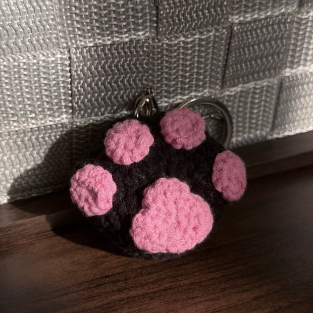    Pink Paw Keyring
