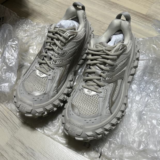 발렌시아가 디펜더 베이지 41