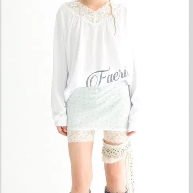 샵페어리 lace v neck shirring top 새상품