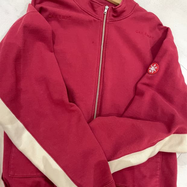 카브엠트 CAV EMPT 맨투맨 