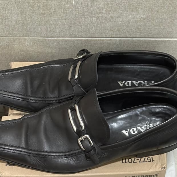 프라다 빈티지 로퍼