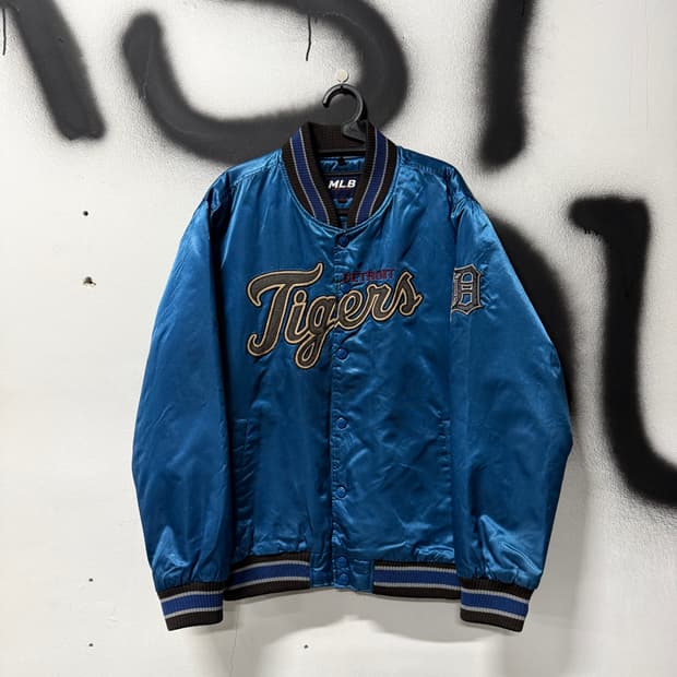 MLB 디트로이트 타이거스 퀼팅 봄버 바시티 자켓