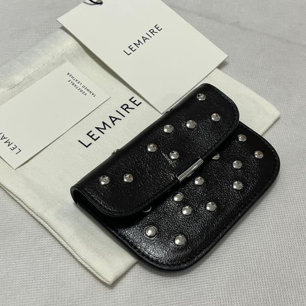 르메르 26ss 소프트탭  스터드 도트 카드지갑/다크 초콜렛