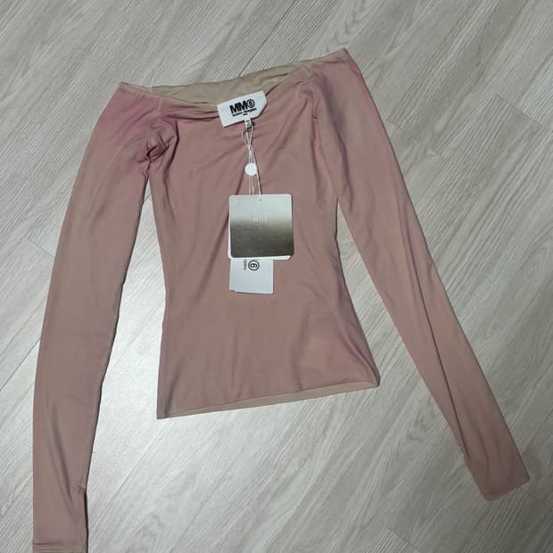 새상품 ) MM6 핑크 오프숄더 롱슬리브 XS