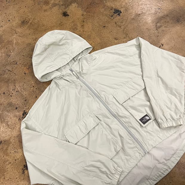 노스페이스 크롭 바람막이