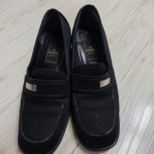 빈티지 펜디(FENDI) 블랙 로퍼 235
