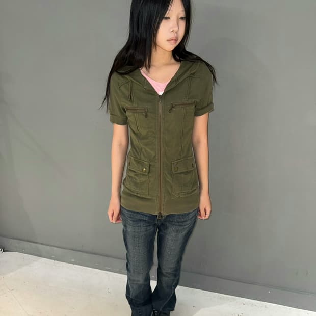Multi pocket 2-way hood zip-up