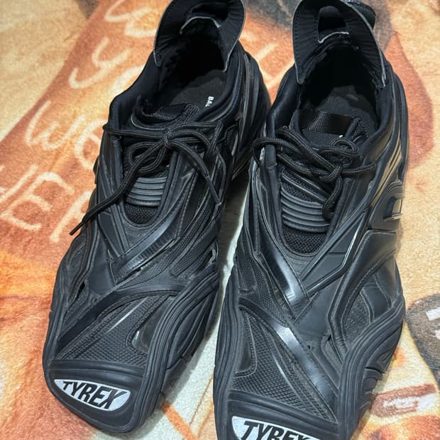 발렌시아가 타이렉스 43 사이즈