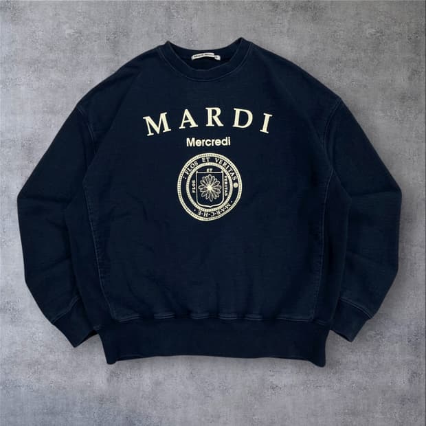 마르디 메크르디 네이비 컬러 빅로고 맨투맨