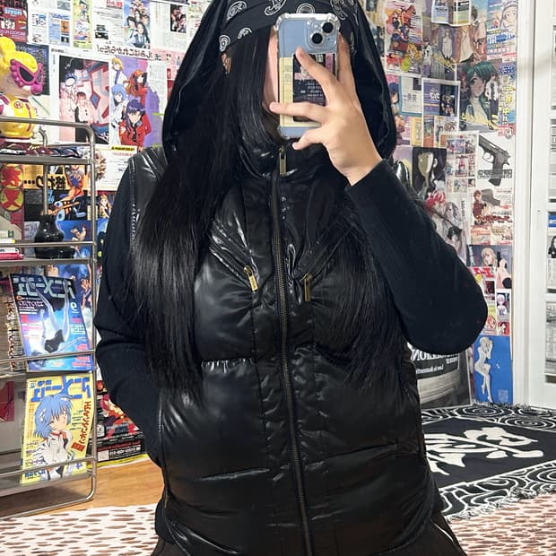 코데즈컴바인 절개 라인 유광 후드 패딩 베스트