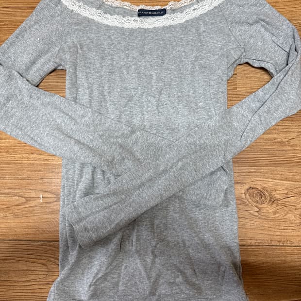 brandy melville 레이스 오프숄더 긴팔