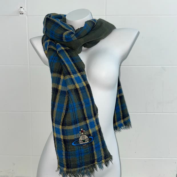 비비안웨스트우드 블루 캐캐체 가디언깔 유카리깔 자수 디테일 머플러 