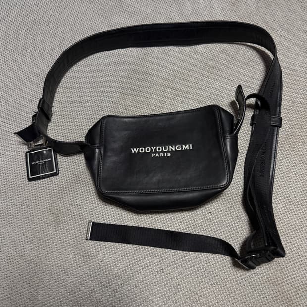 우영미(WYM) 스퀘어 미니백 블랙