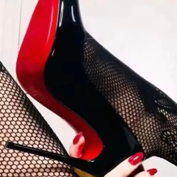 에나멜 스틸레토 하이힐 235