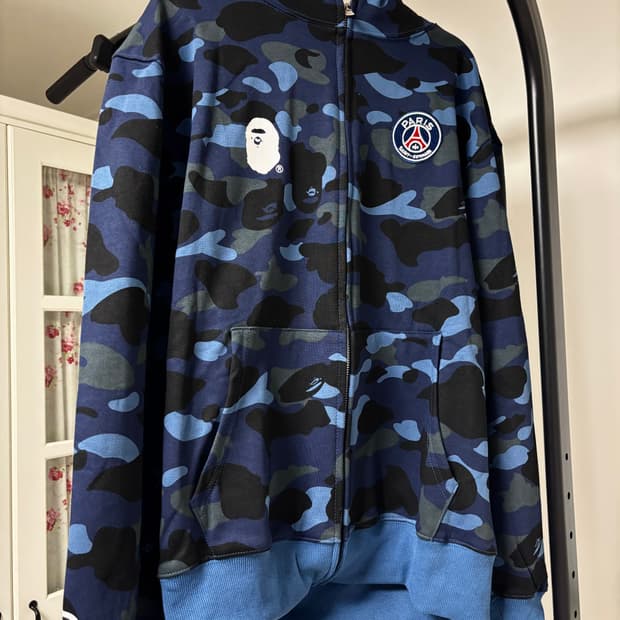 새상품 베이프 파리생제르망 샤크후드 L