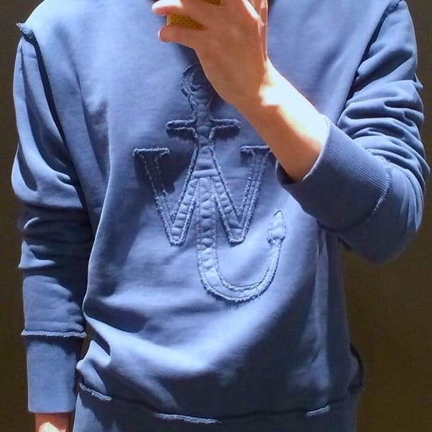 JW 앤더슨 리버스 맨투맨
