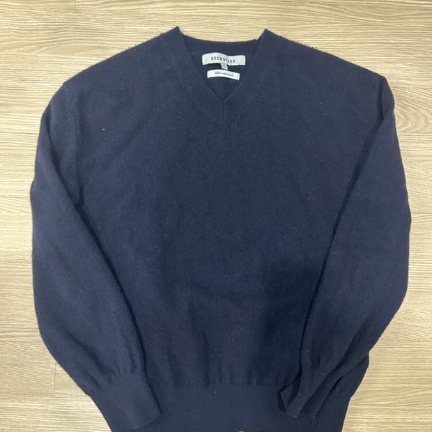 브라운야드 브이넥 니트 네이비